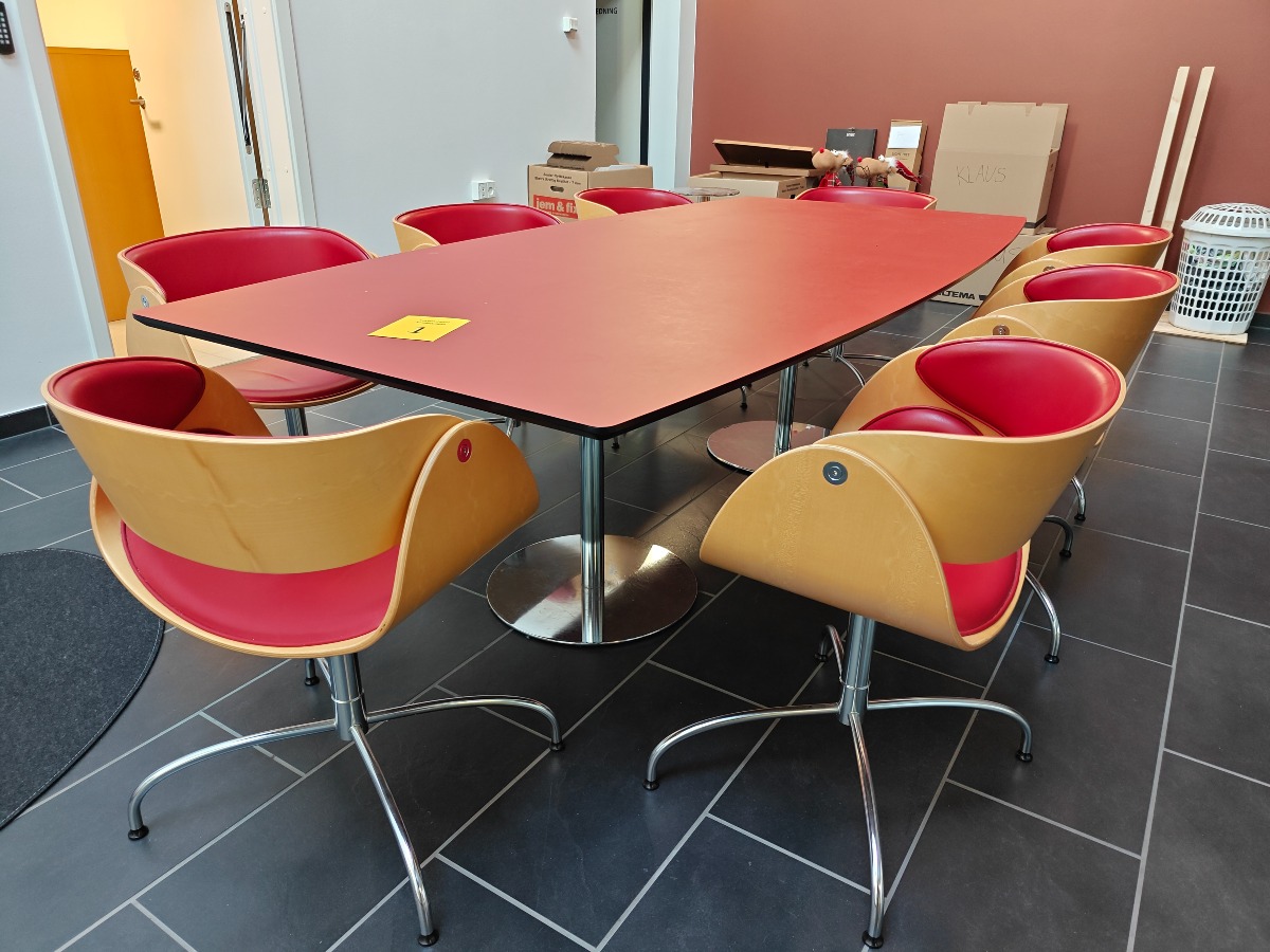 Konferencebord med Magnus Olesen stole