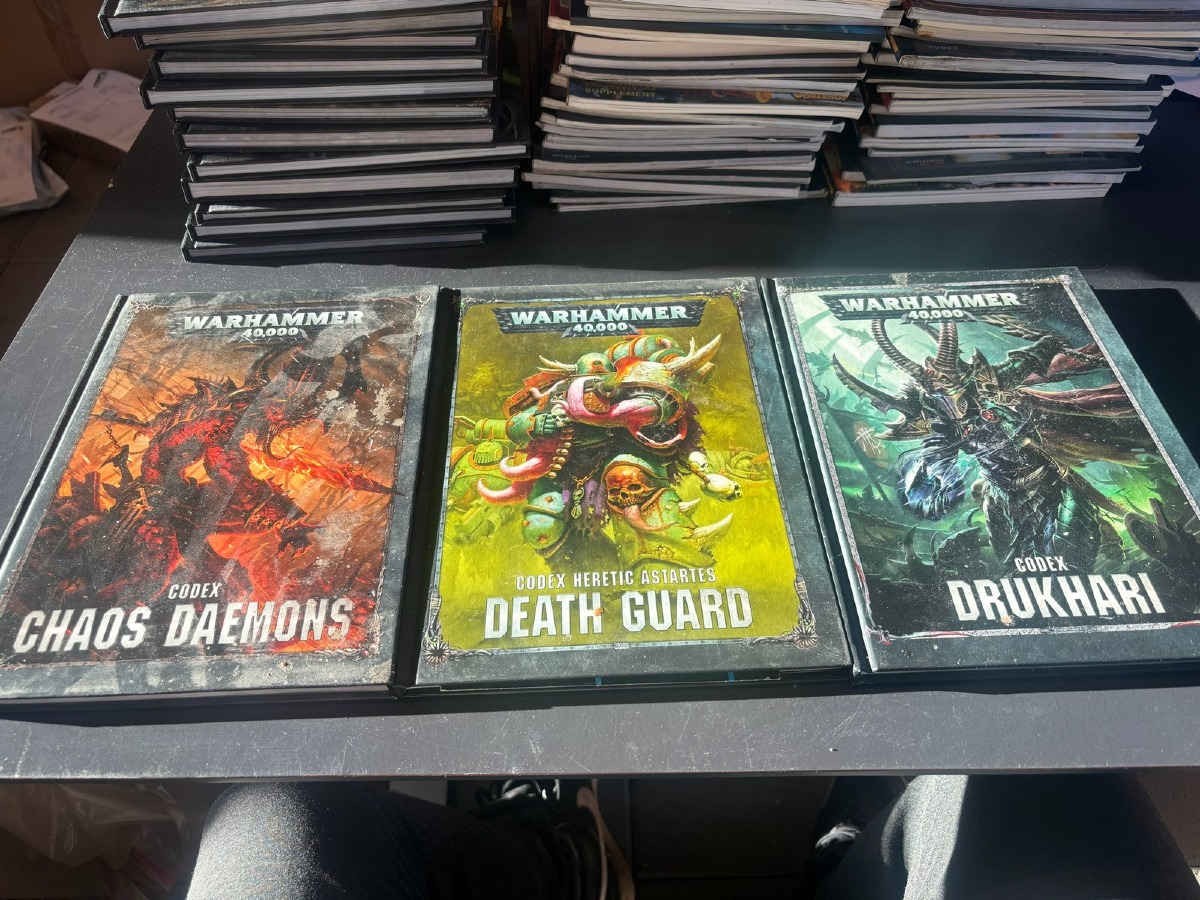 3 stk. Warhammer bøger (Chaos Daemons, Heretic Astartes – Death Guard & Drukhari)