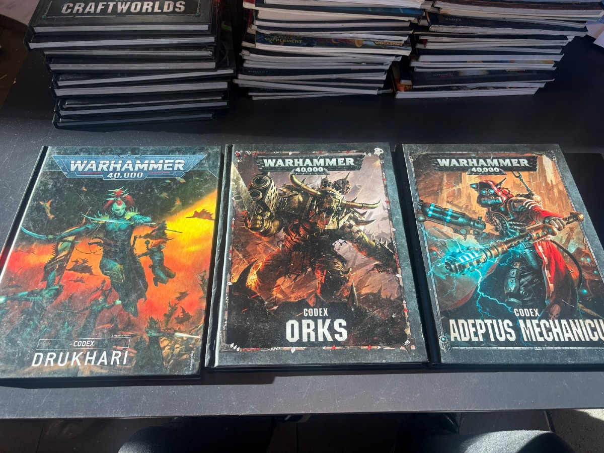 3 stk. Warhammer bøger (Drukhari, Orks s & Adeptus Mechanicus)