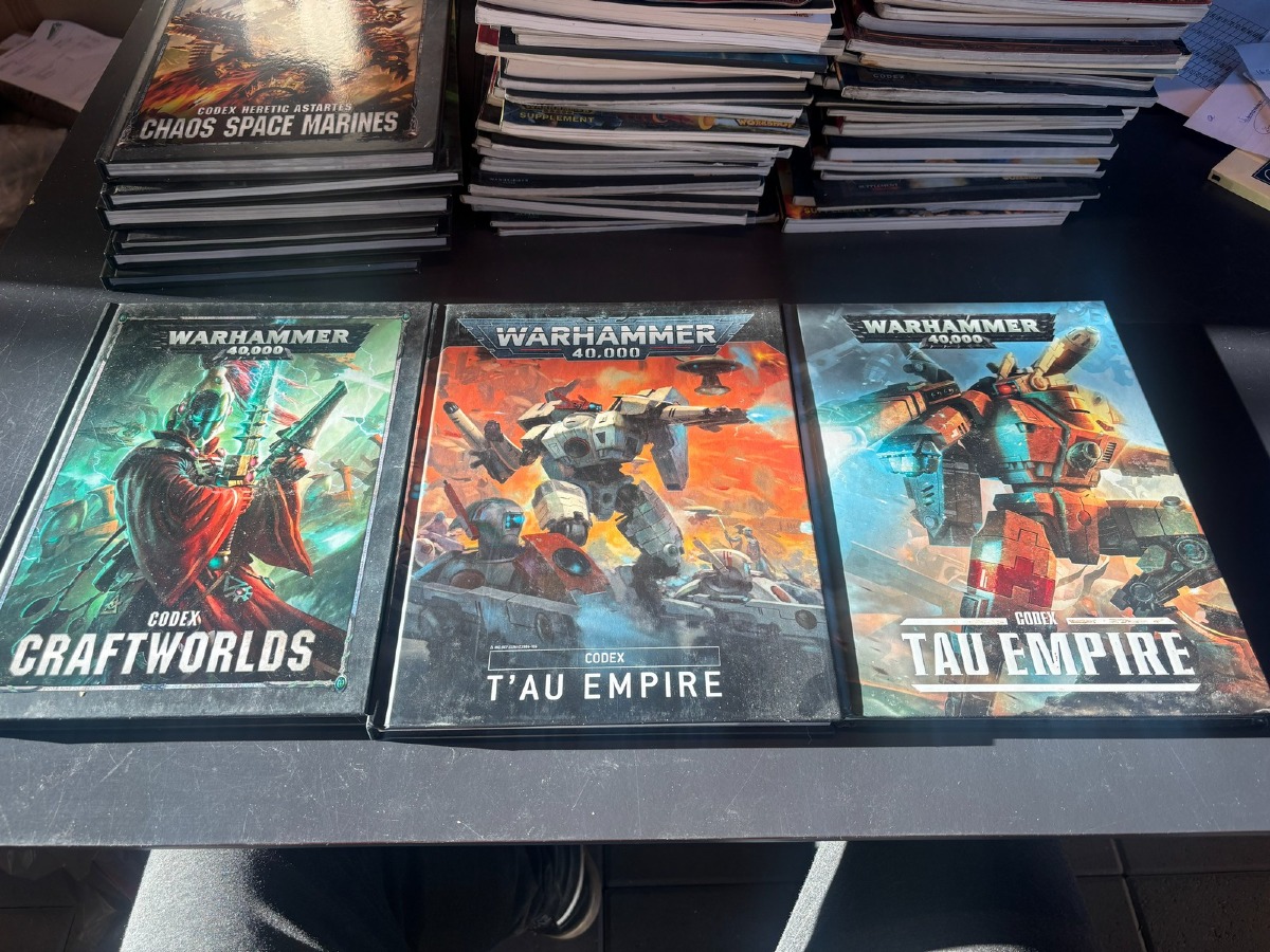 3 stk. Warhammer bøger (Craftworlds & T’au Empire (2 forskelliger modeller)