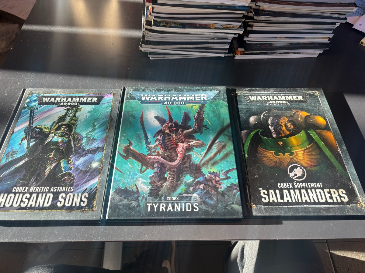 3 stk. Warhammer bøger (Thousand Sons, Tyranids & Salamanders)
