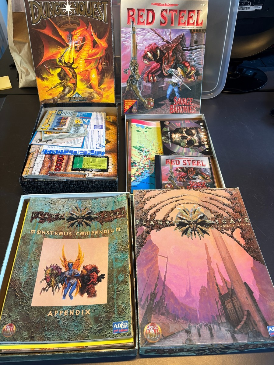 3 stk. Rollespilsprodukter (RPG-bøger/æsker) 