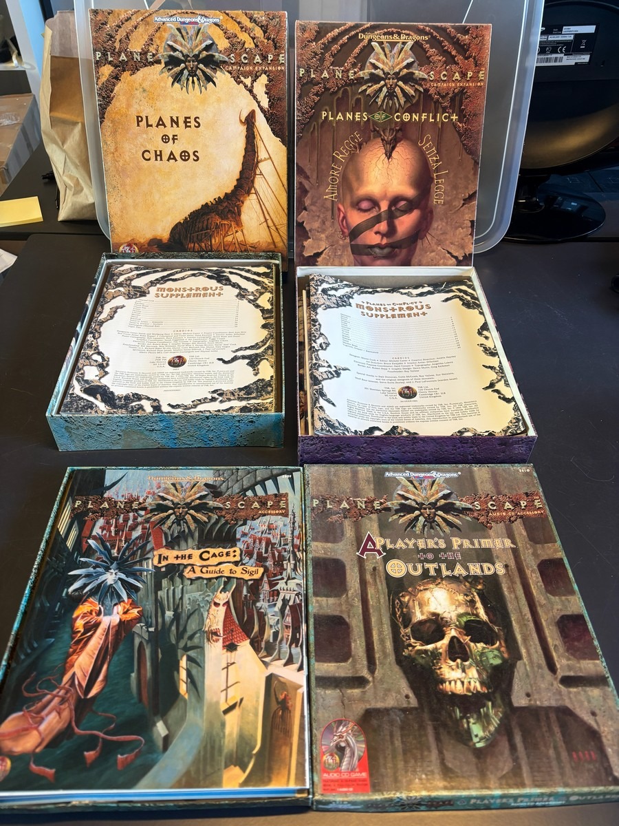 3 stk. Rollespilsprodukter (RPG-bøger/æsker) 