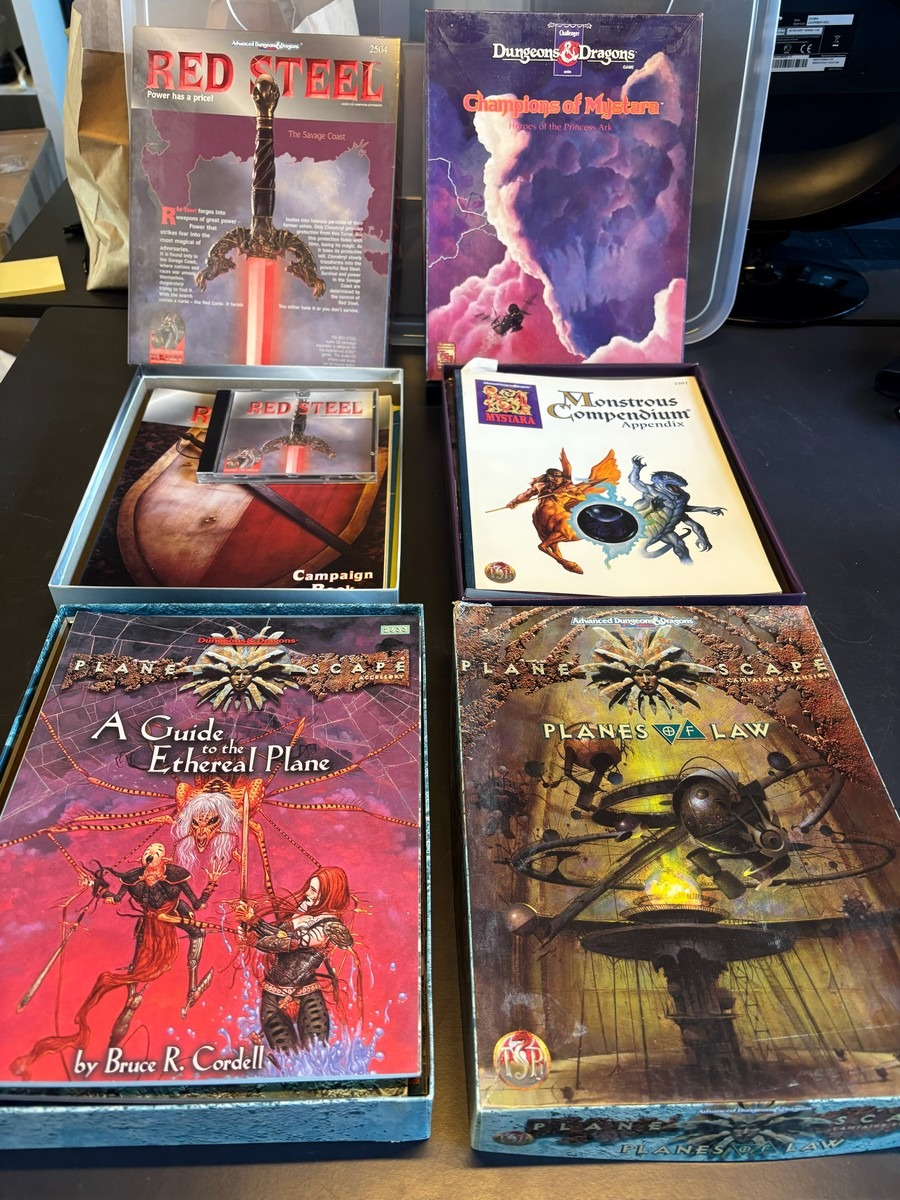 3 stk. Rollespilsprodukter (RPG-bøger/æsker) 