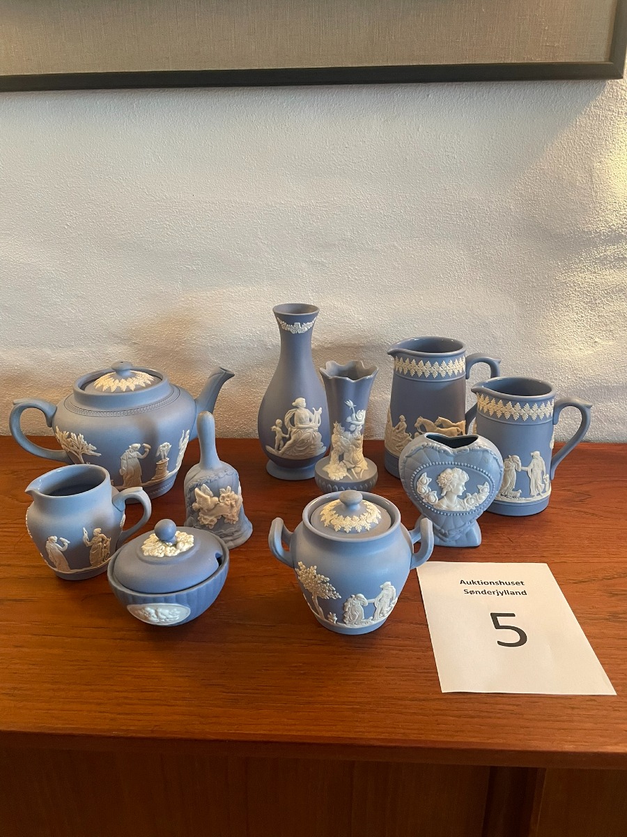 10 dele Jasperware. 