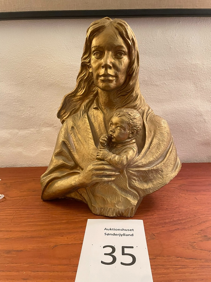 Mor og barn skulptur