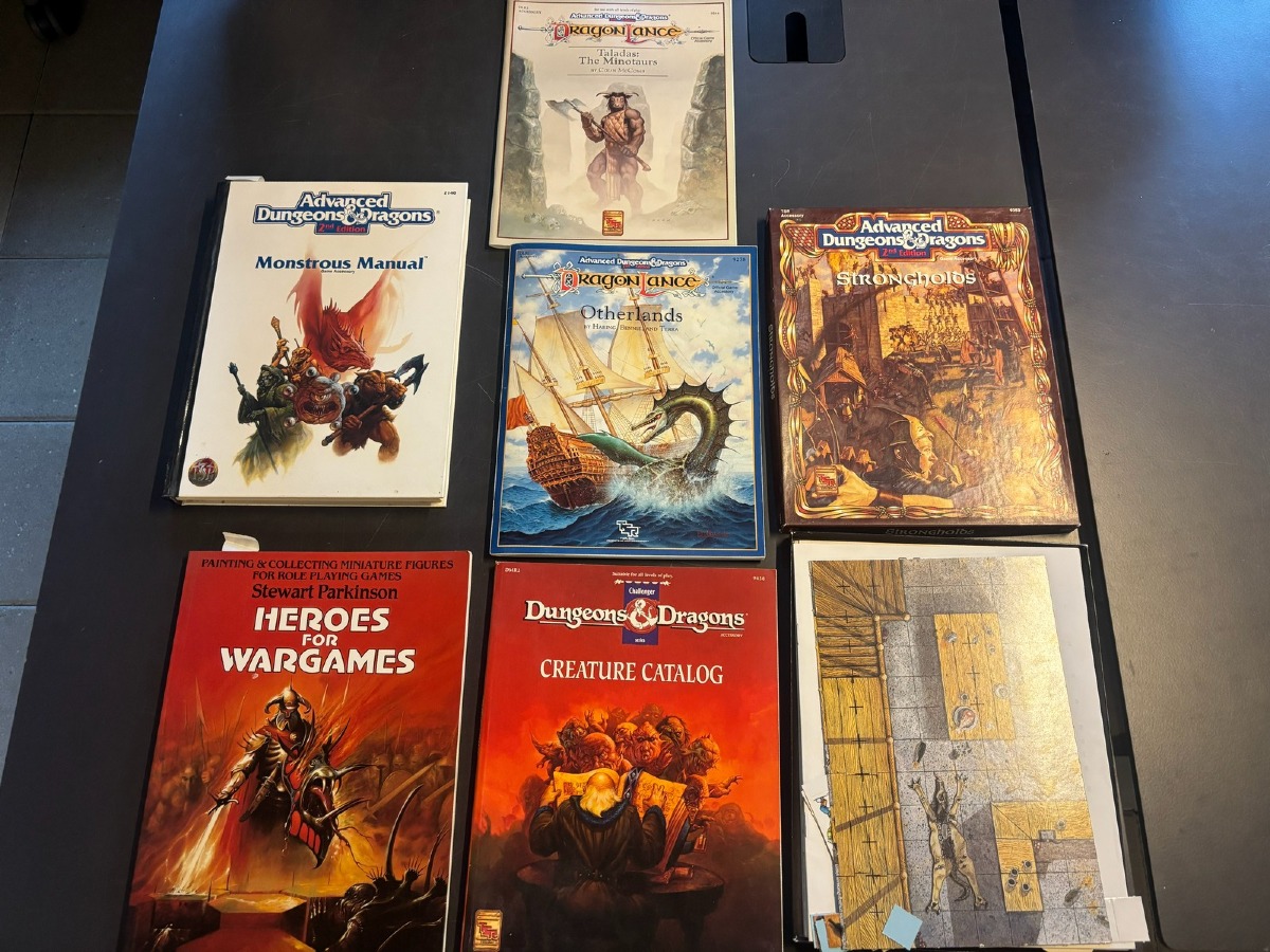 7 stk. D&D sourcebooks, rulebooks & accessories