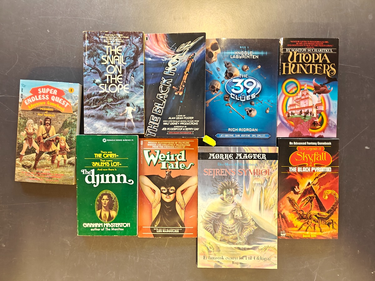 Samling af paperbackbøger fra forskellige forfattere og serier (9)