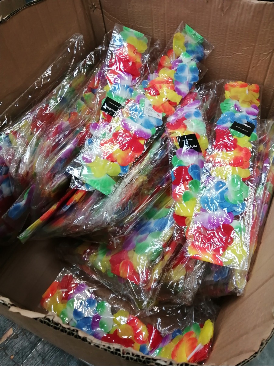 Mangefarvede blomsterguirlander 