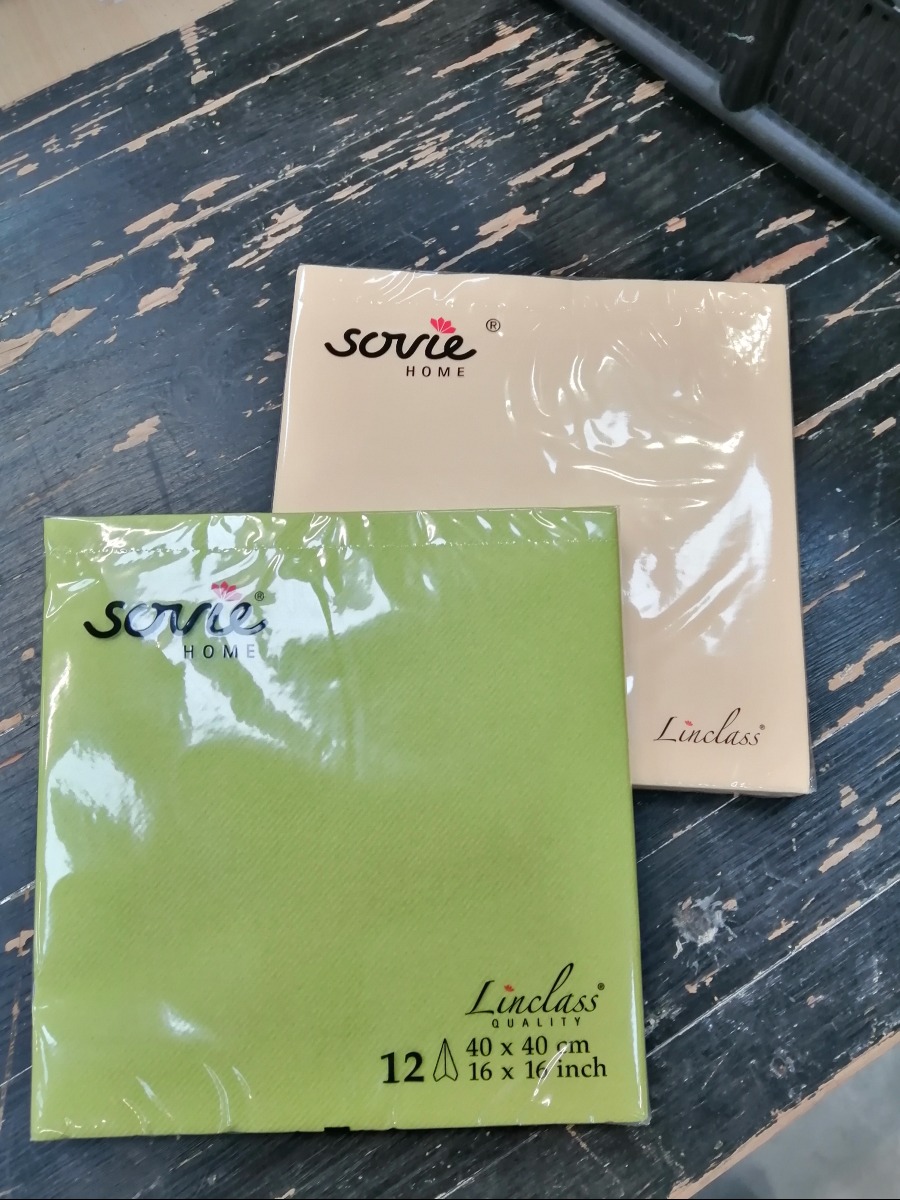 Større parti servietter i sand og lys grøn