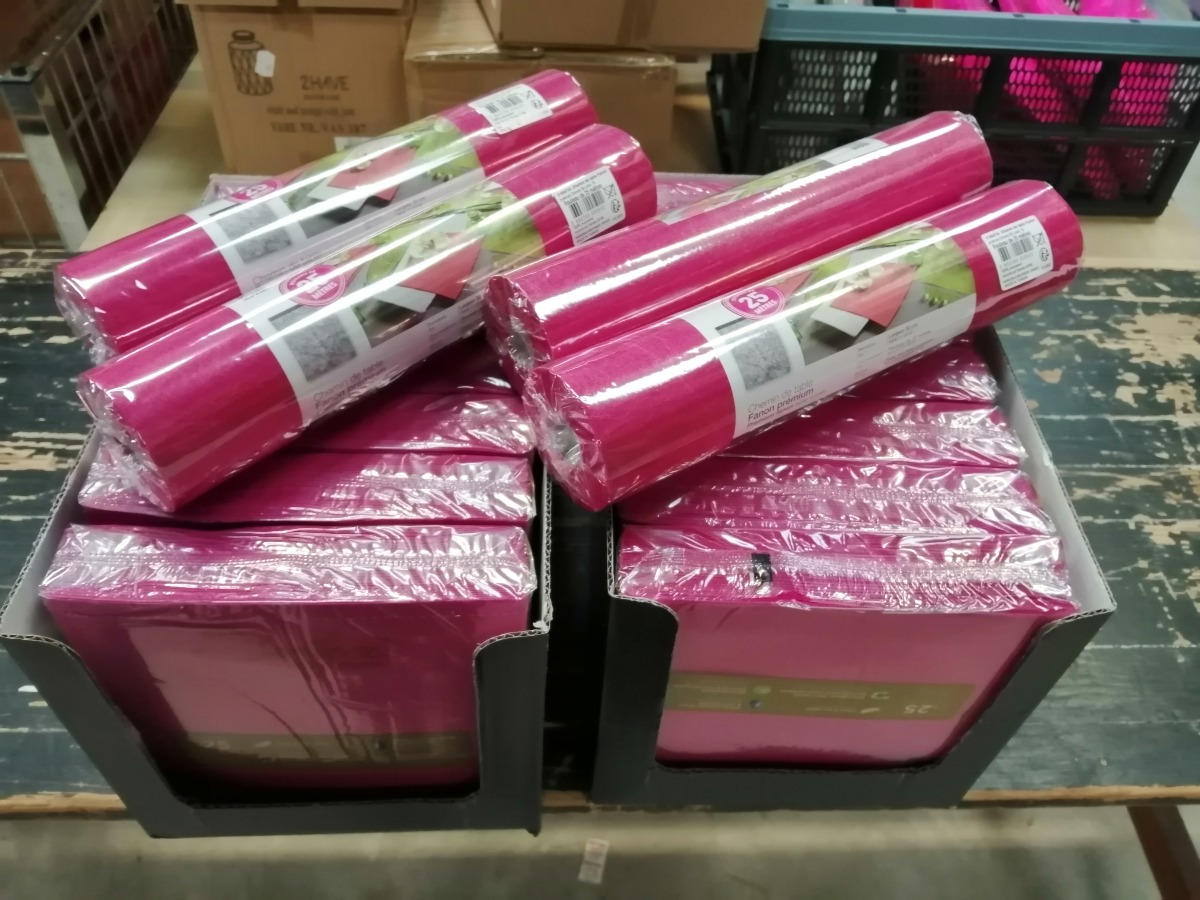Servietter pink og bordløber. 