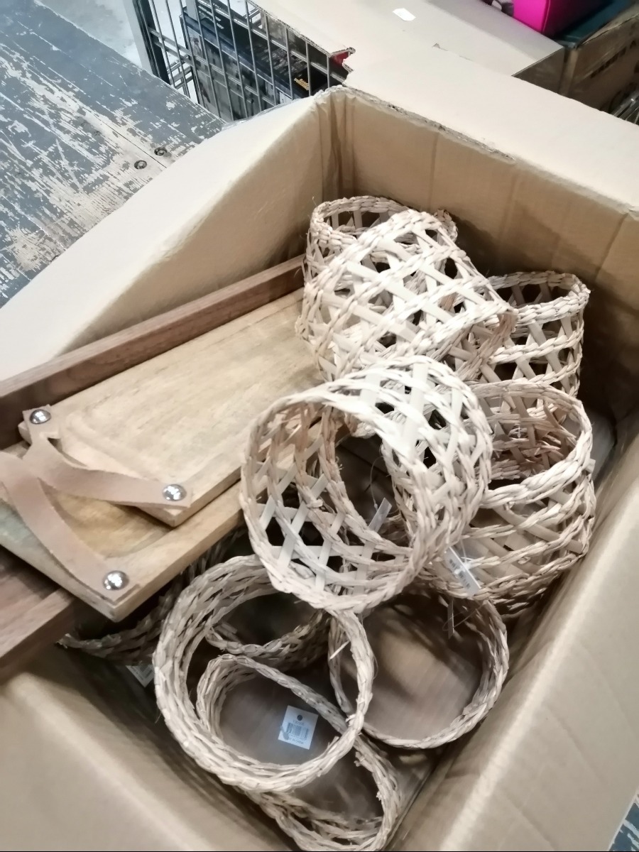 Trådkurve og træbræt