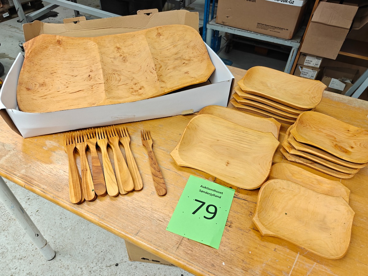 Håndskårede træ fade og bestik (25)