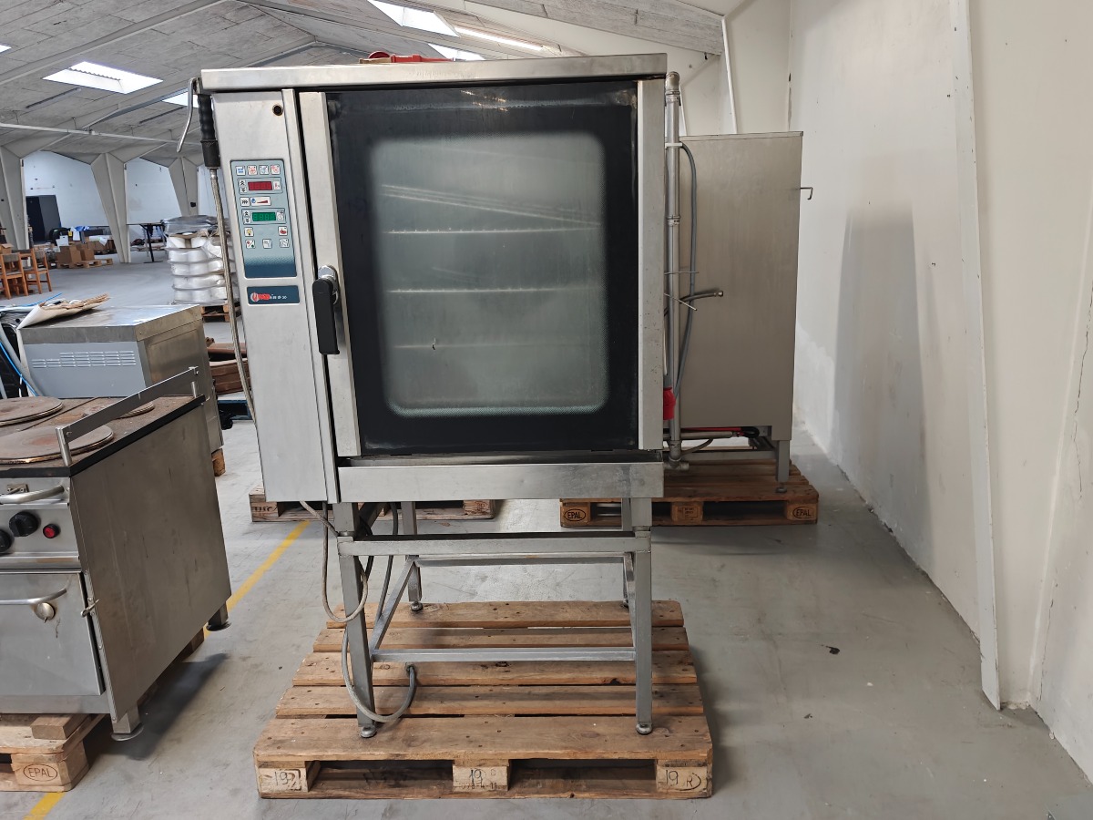 Industriovn. Mrk: Red Inox. Rustfrit stål. Mål: B: 95 cm. D: 82 cm. H: 166 cm (incl understel)