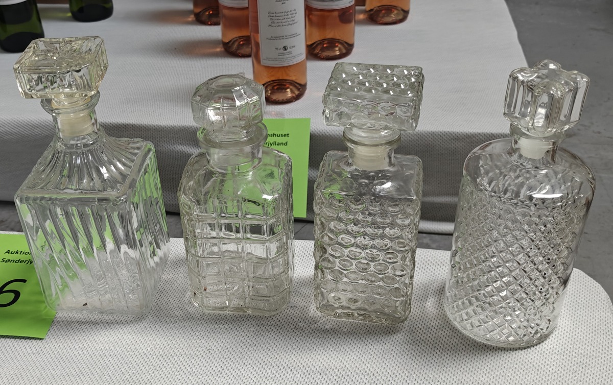 4 Vinkarafler. Brugte. 