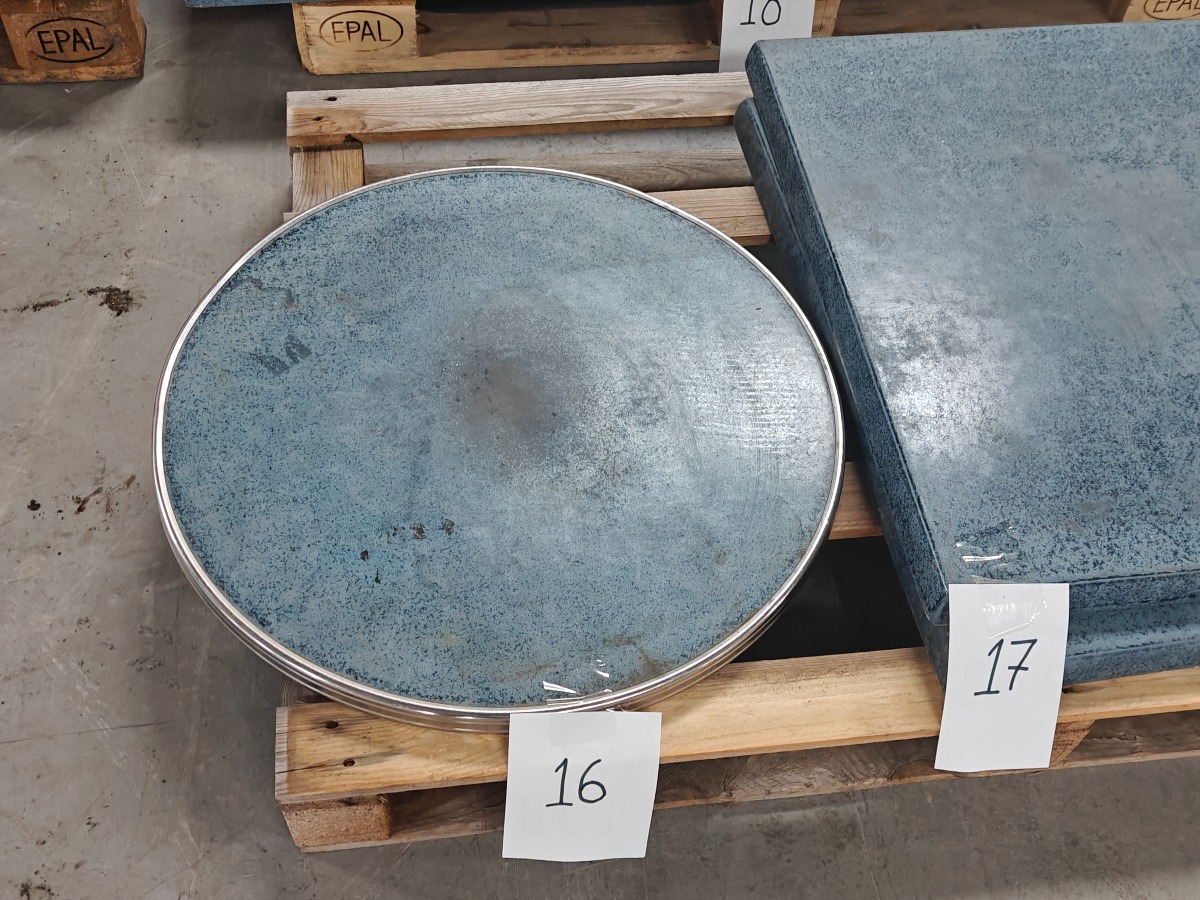 Fransk cafébordplade. SM France Stratifié Moulé. Rund m/aluskinne. Mål: Ø60 cm.