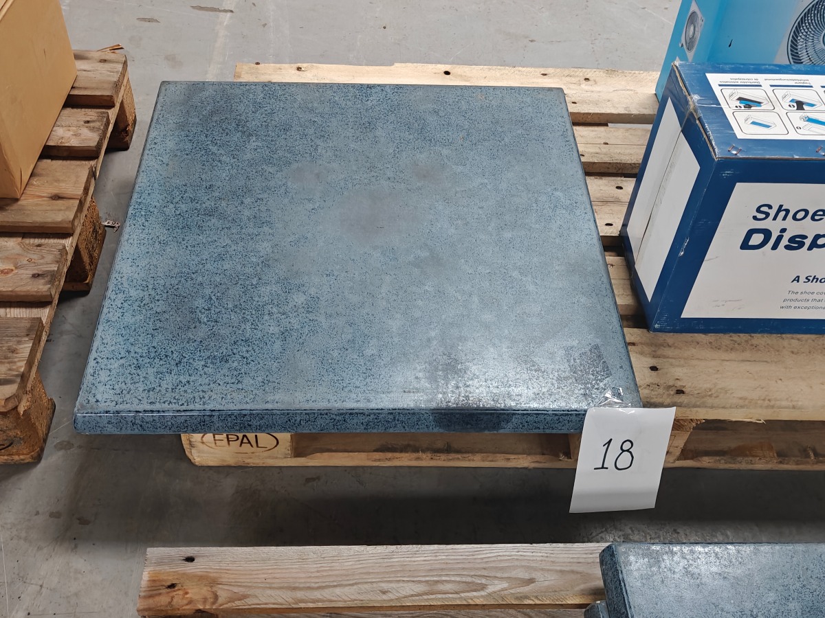 Fransk cafébordplade. SM France Stratifié Moulé. Mål: 68.5 x 68.5 cm. Brugt. 