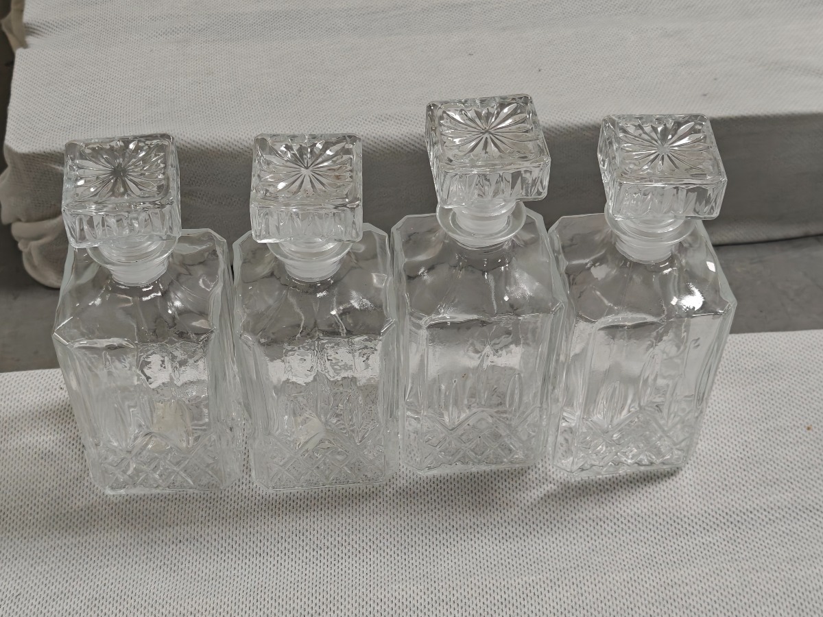 4 Vinkarafler. Ubrugte. 