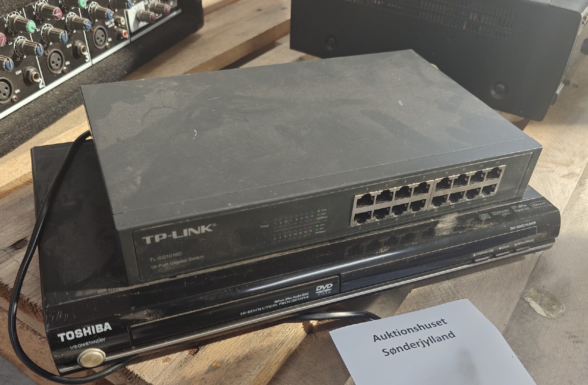 16-Port Gigabit Switch. Mrk TP-Link. Model: TL-SG1016D.DVD Videoafspiller. Mrk Toshiba. Model: SD191EKE. Brugte. 