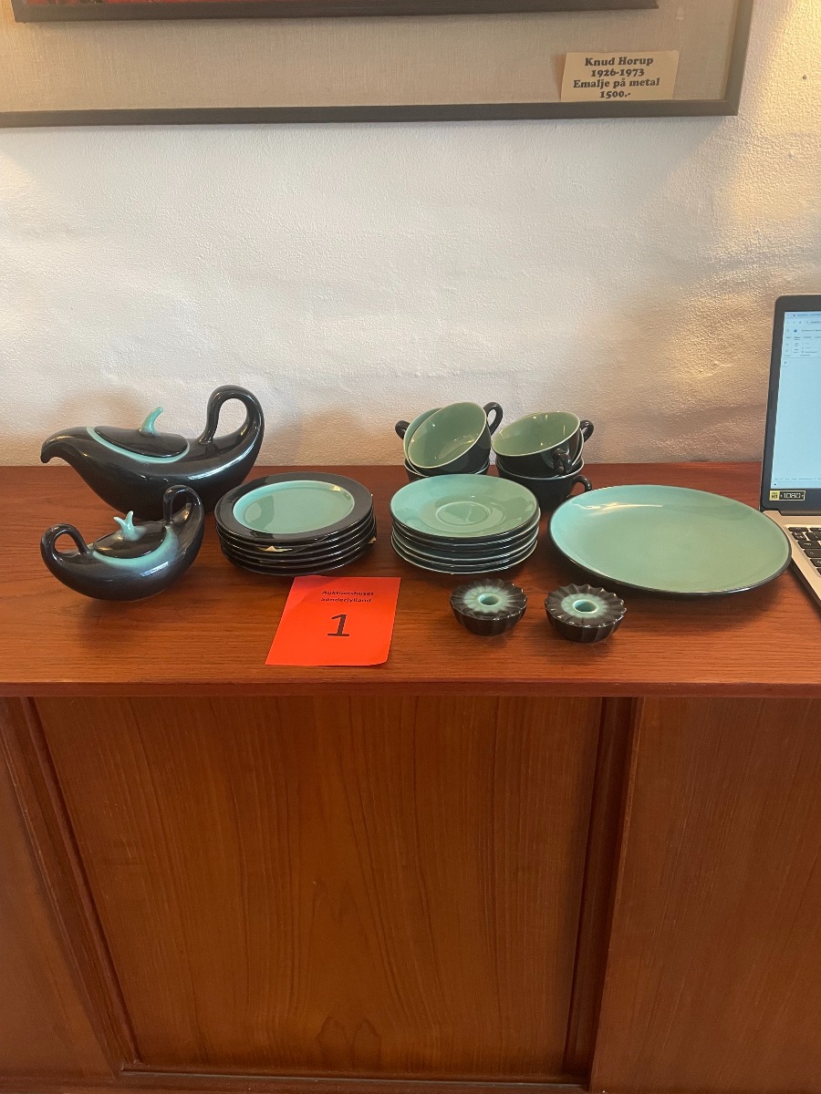 23 dele Søholm Keramik - “Aladdin” eller “Østersø” designet af Ove Rasmusser i 1953. 