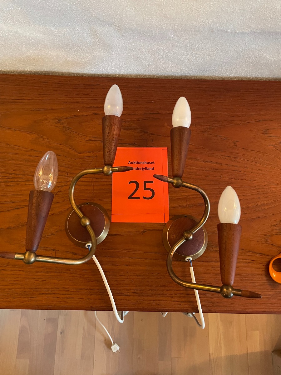2 væglamper i teak og messing
