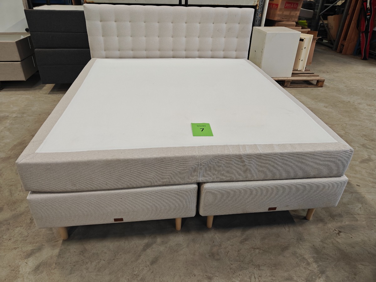 SÖVNN Kontinentalseng – 180 x 200. Med gavl.