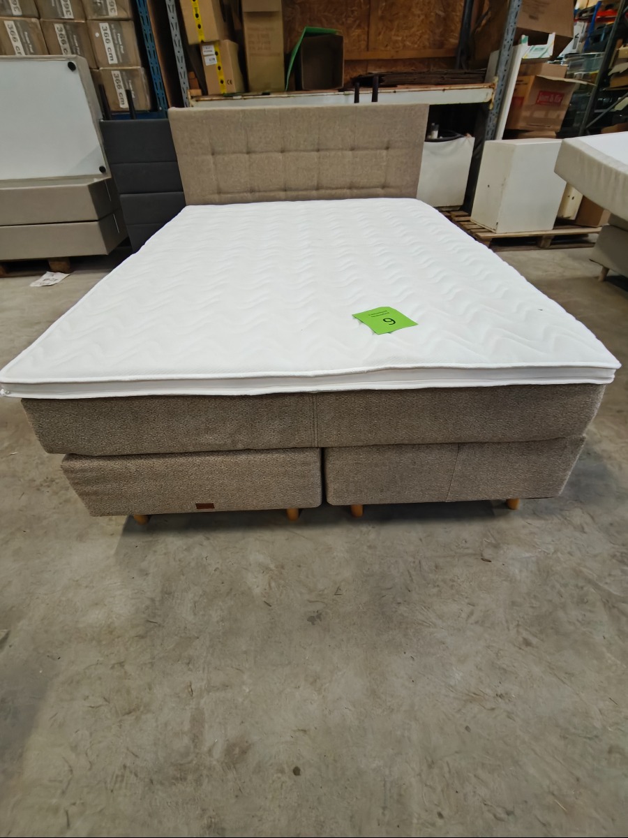 SÖVNN Kontinentalseng – 140 x 200. Med gavl & topmadras.