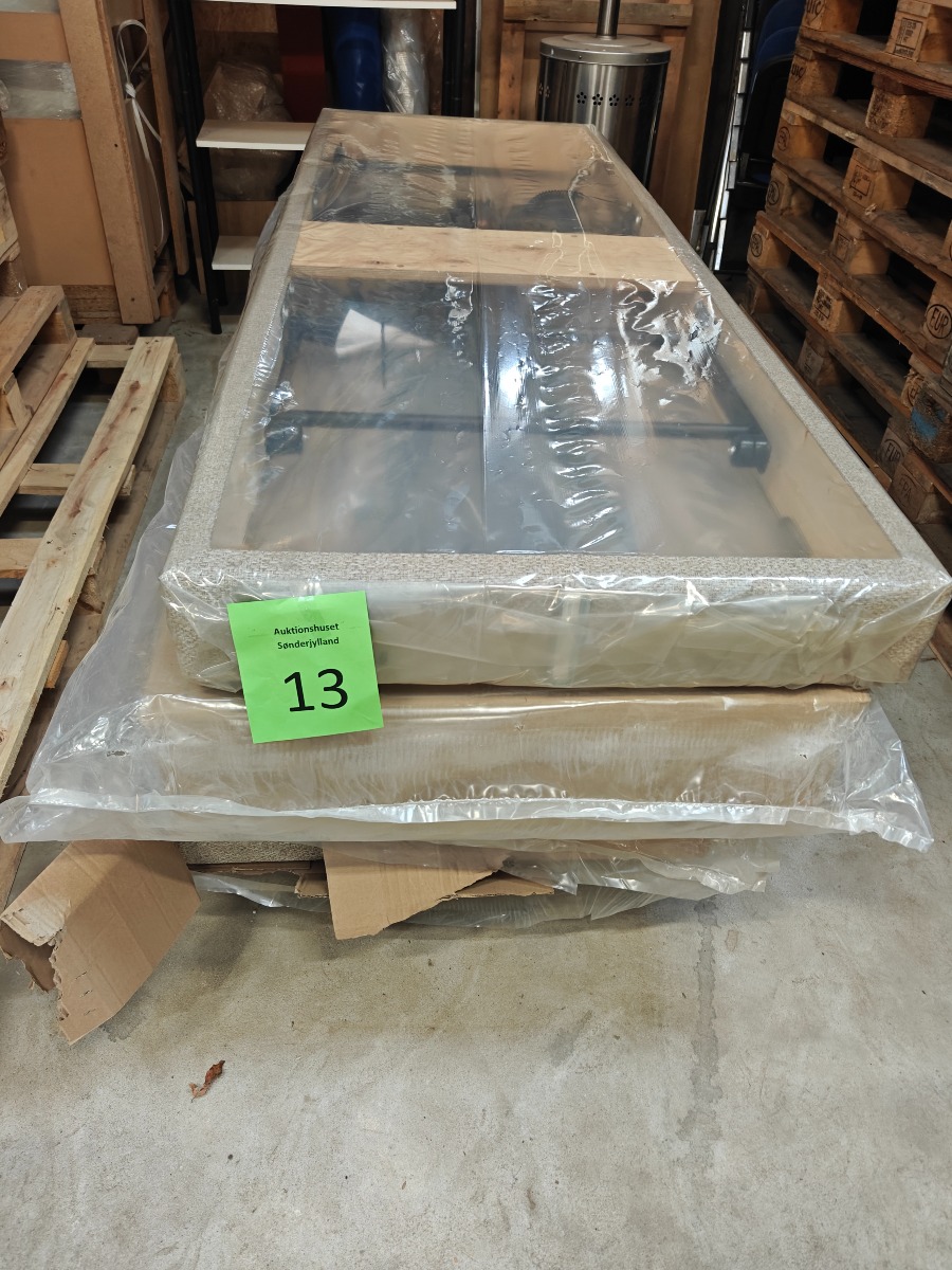 SÖVNN elevationsseng 140 x 200 . Med gavl & topmadras. 