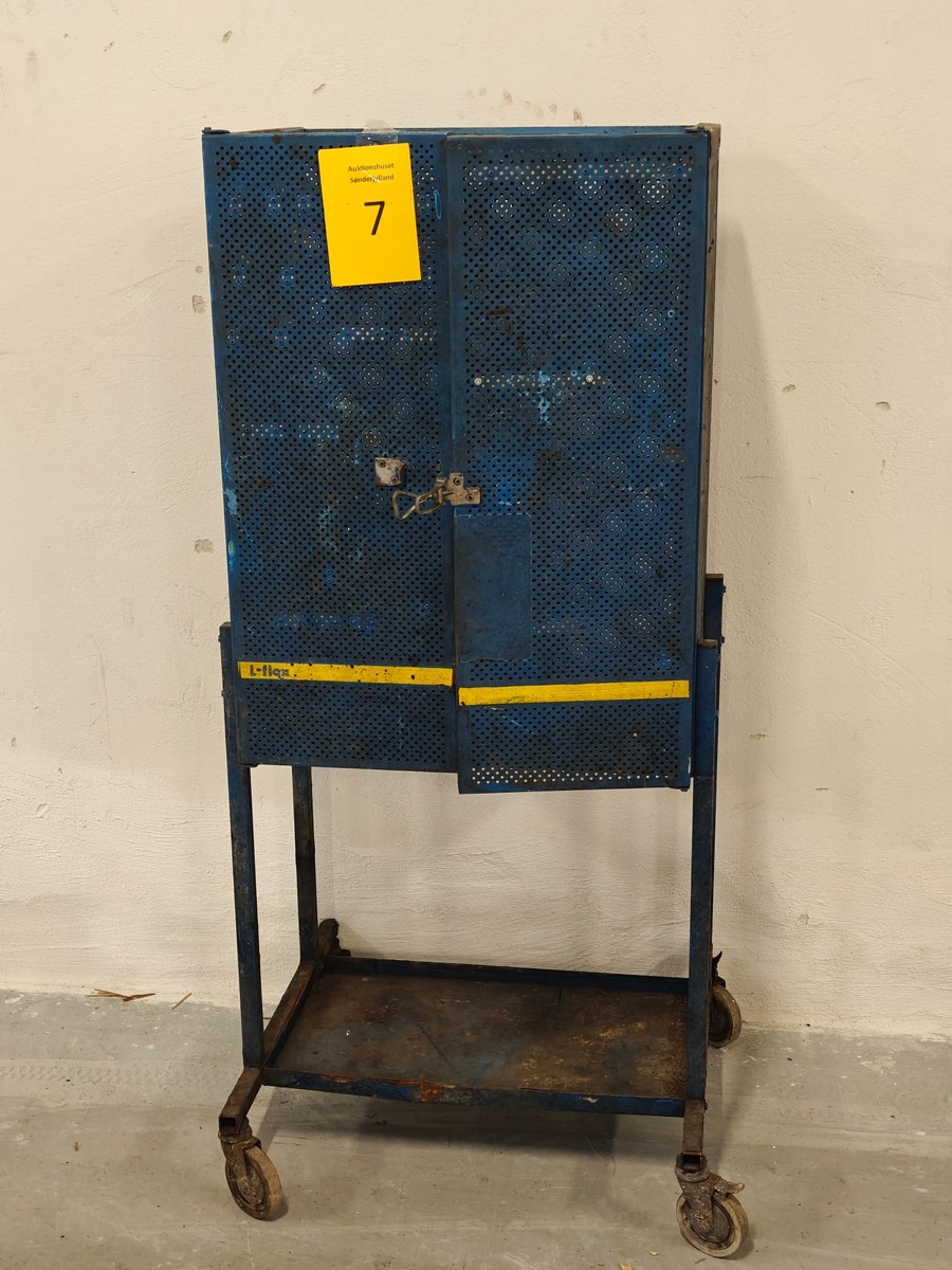 Værkstedsskab på hjul.