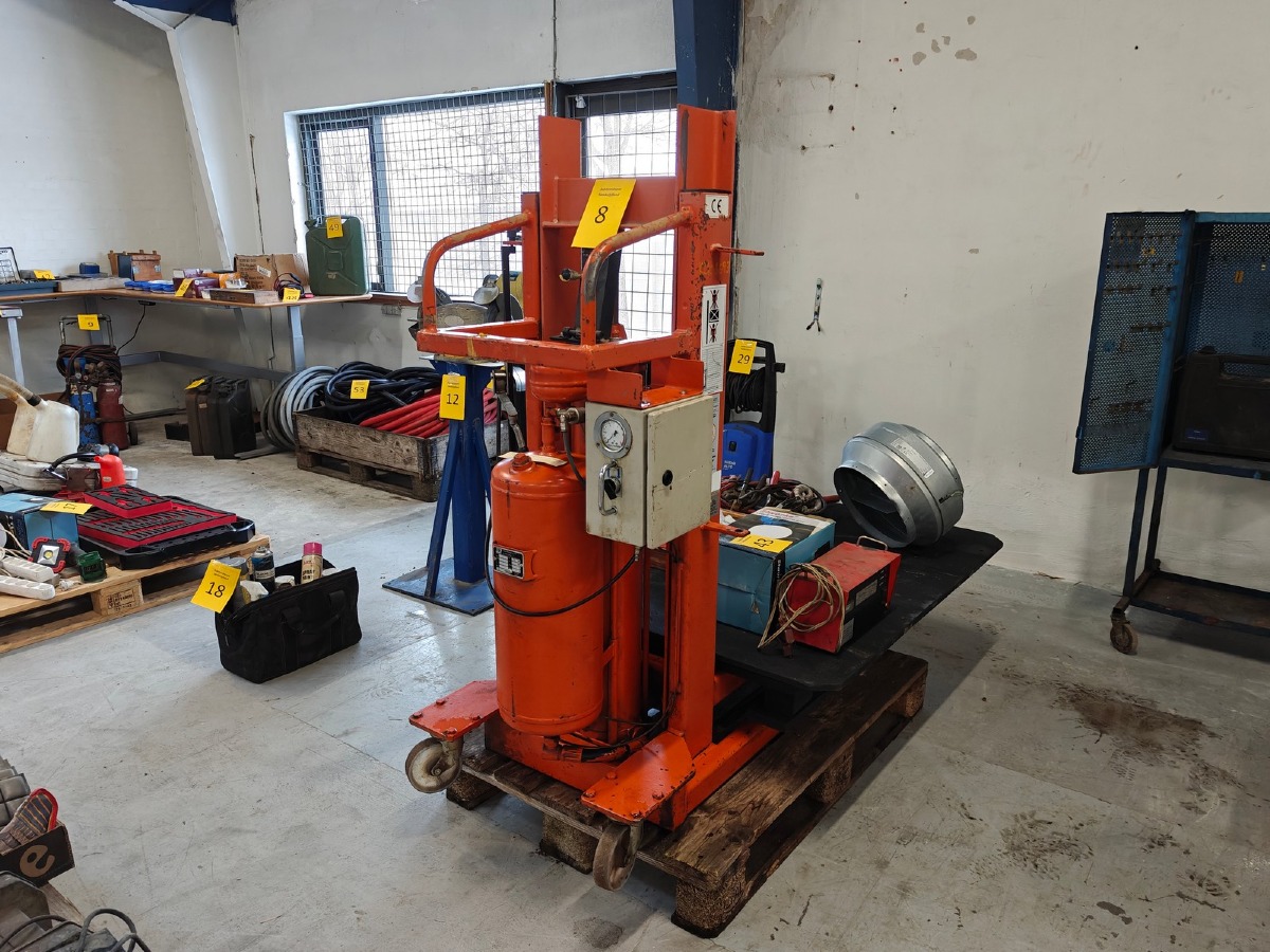 Lufthydraulisk palleløfter. Mrk: IPL.