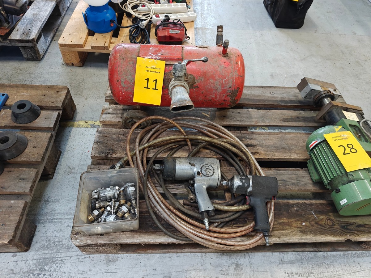 Tøm pallen: Div trykluftværktøj mm. Palle medfølger ikke.