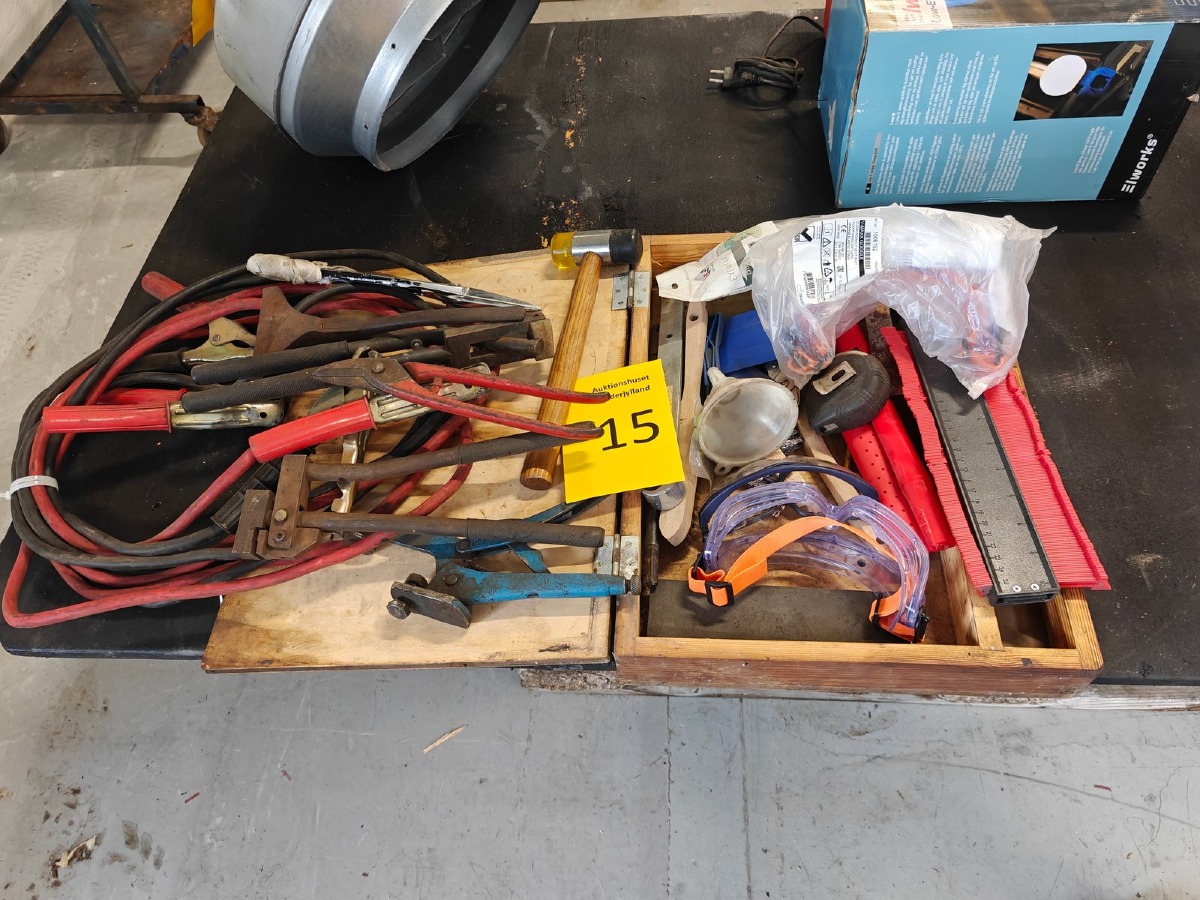 Tøm pallen. Palle medfølger ikke. 