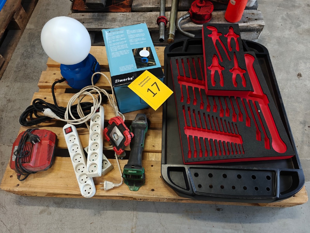 Tøm pallen. Palle medfølger ikke. 