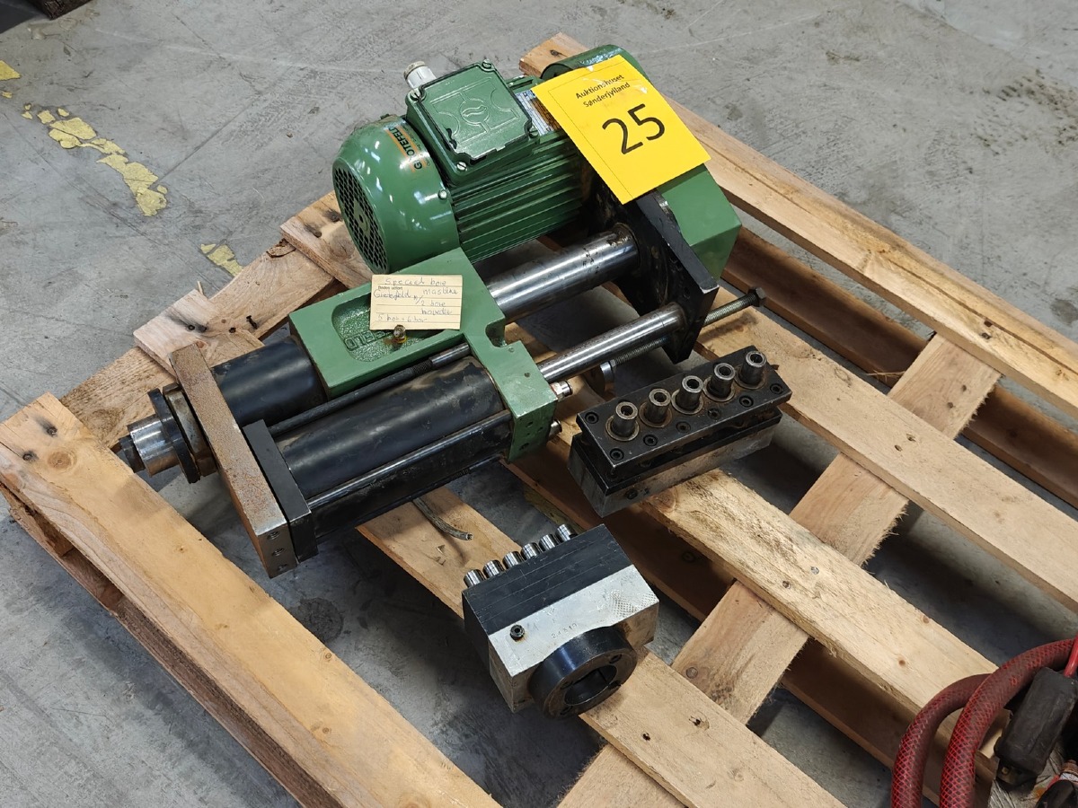 Special boremaskine m. 2 borehoveder