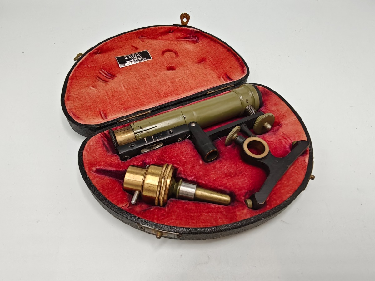 Nivelleringsapparat i æske