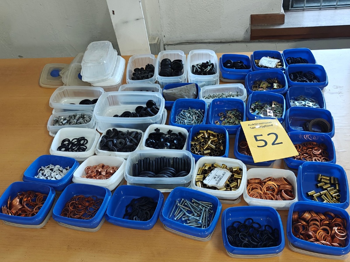 Parti med bla. kobberskiver, gummibøsninger