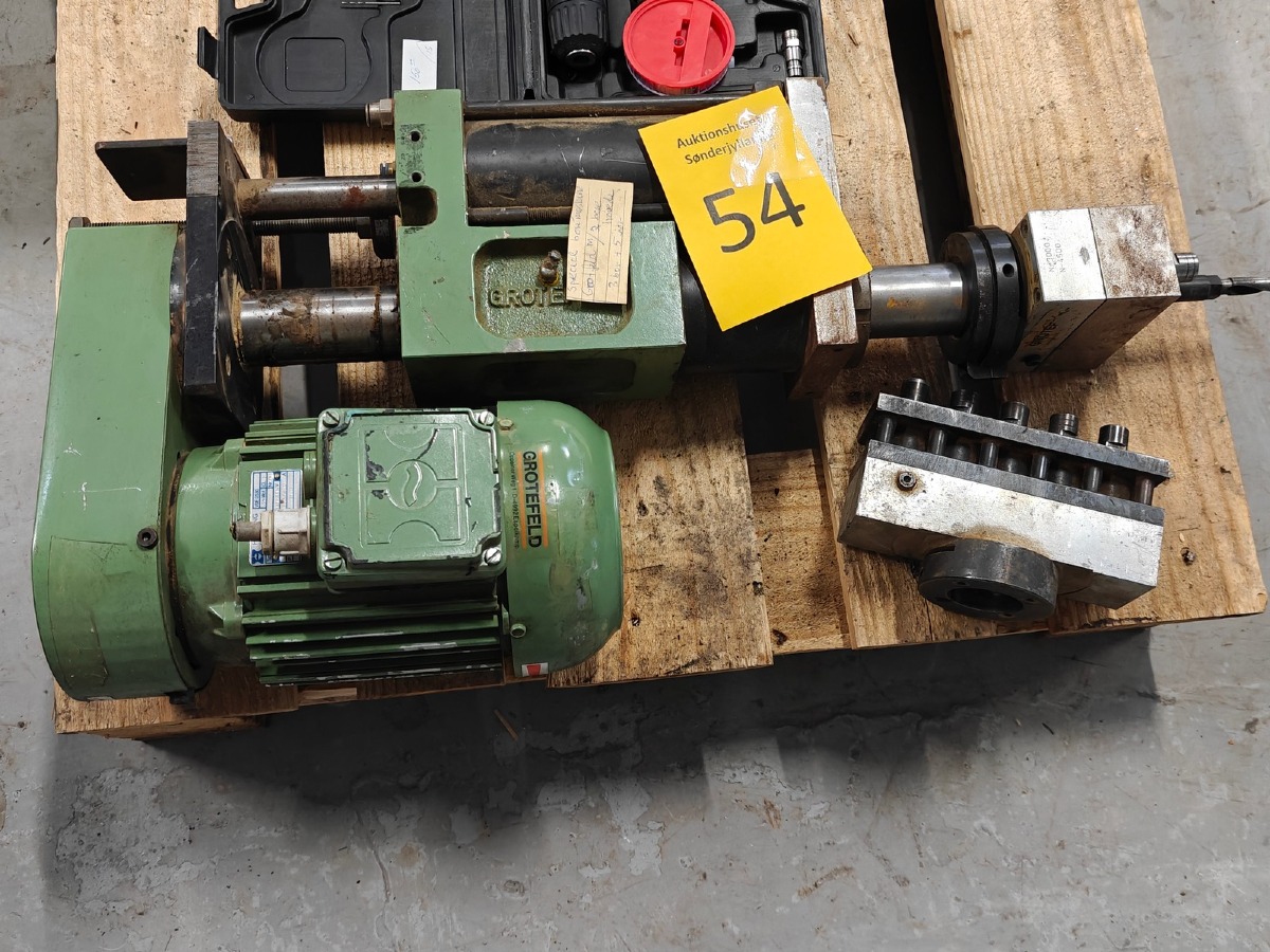 Special boremaskine m. 2 borehoveder