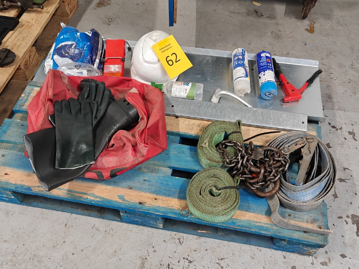 Værktøj, båndstrammere, støvler mm.