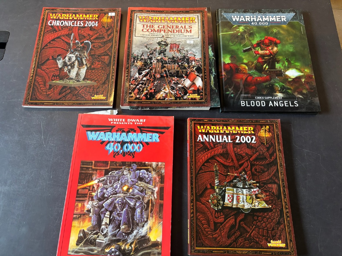Warhammer & Warhammer 40K Lot – Chronicles, Annuals, Generals Compendium & Codex Blood Angels (5)