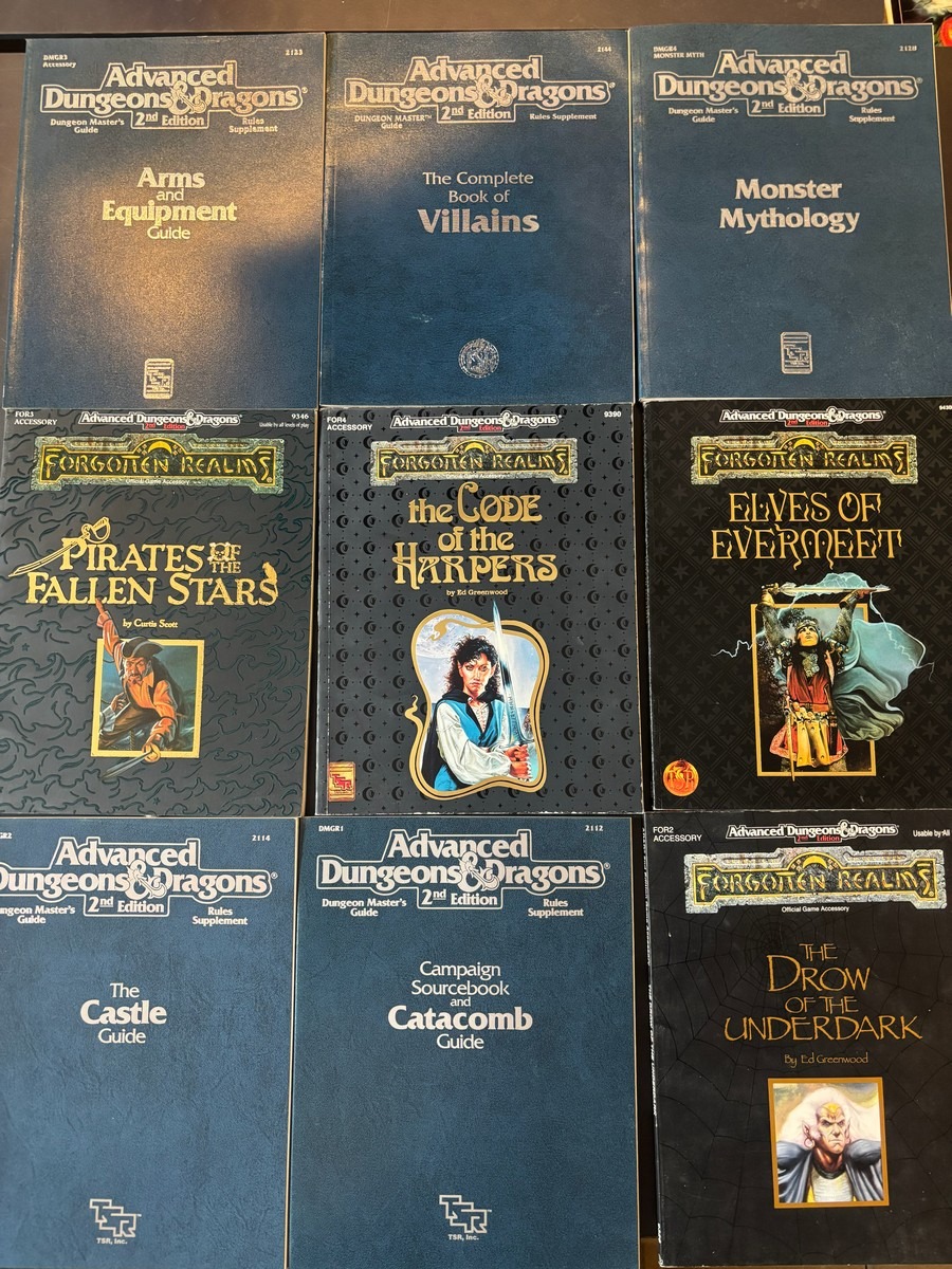 AD&D 2nd Ed. Guides & Forgotten Realms Supplements – Arms & Equipment, Villains, Drow m.fl. (9)