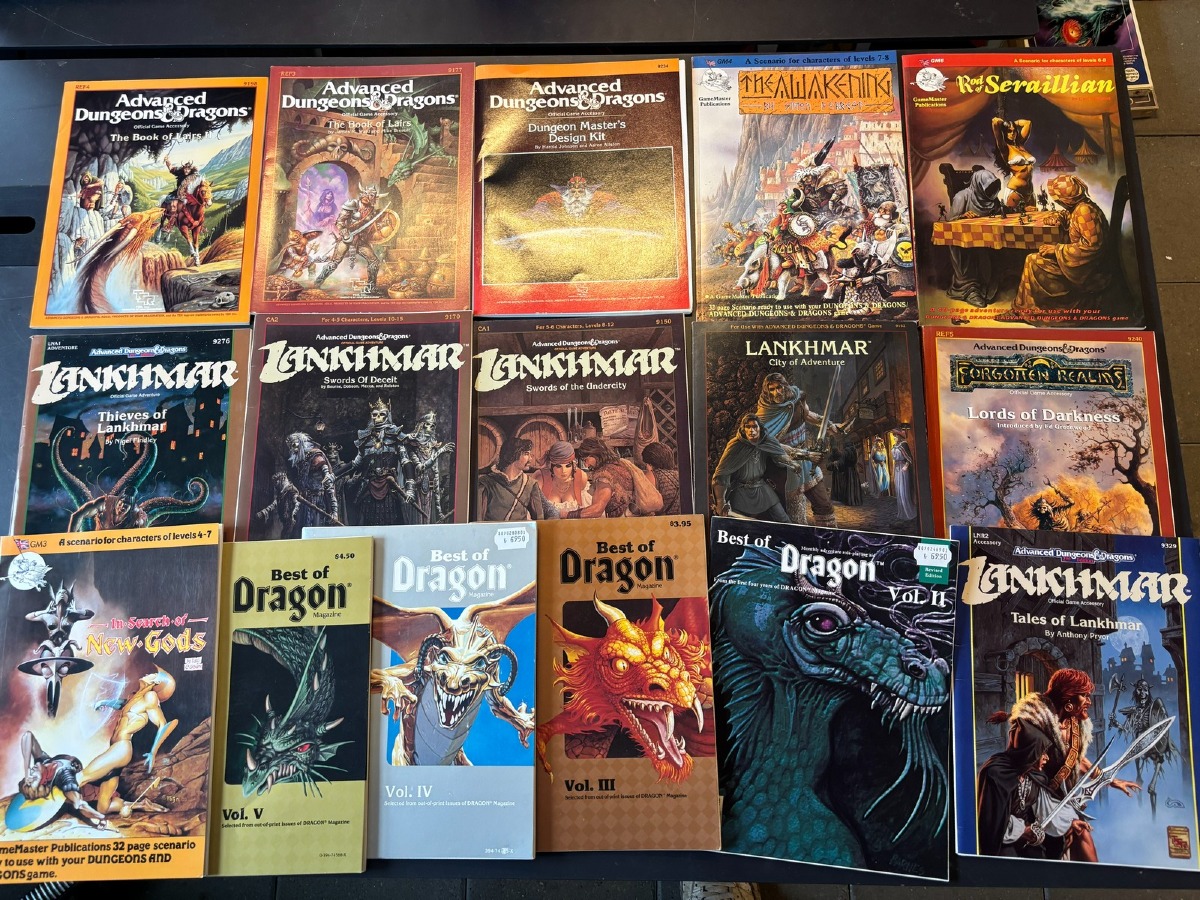 AD&D Accessories & Lankhmar + Best of Dragon Magazines (ca. 16)