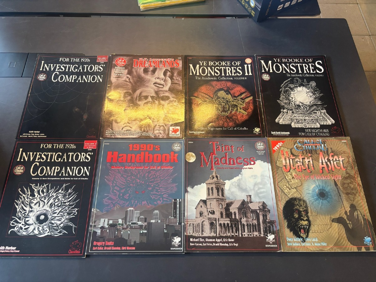 Call of Cthulhu Kildbøger & Scenarier – Investigators Companion, Dreamlands, Ye Booke of Monsters m.fl. (8)