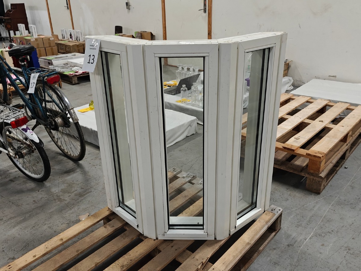 3-Fløjet karnap/hjørnevindue. 