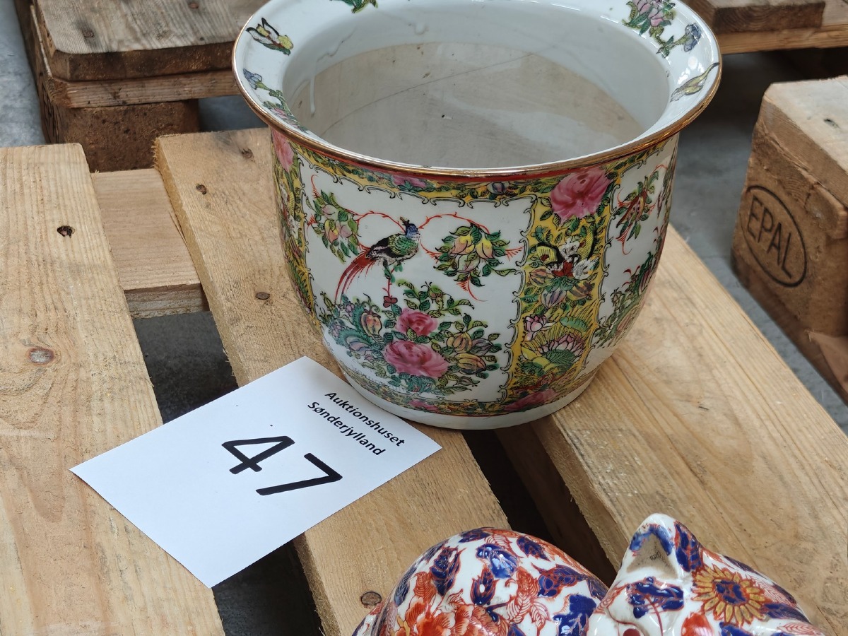 Kinesisk urtepotteskjuler. Håndmalet. 