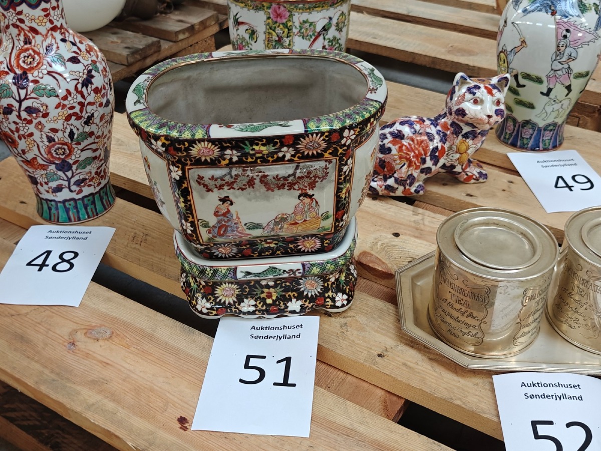 Kinesisk urtepotteskjuler m/opsats. Håndmalede.