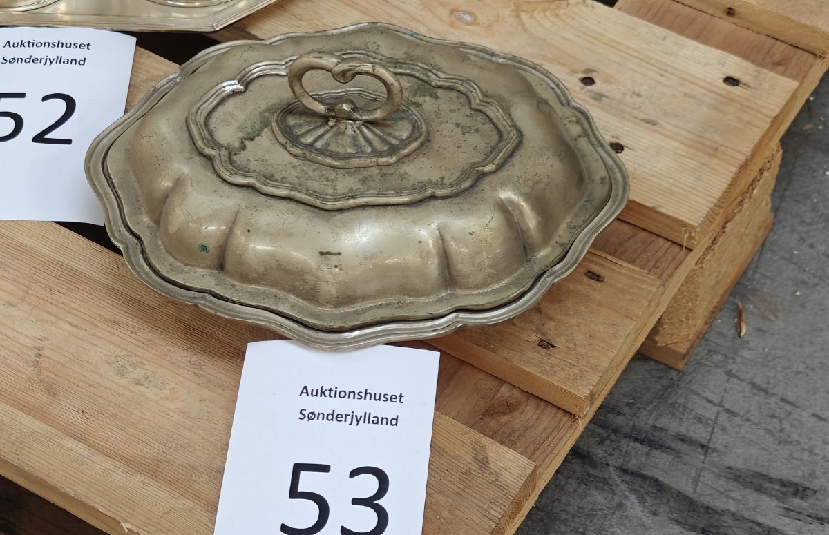 Serveringsfad m/låg i metal. I antik look. 