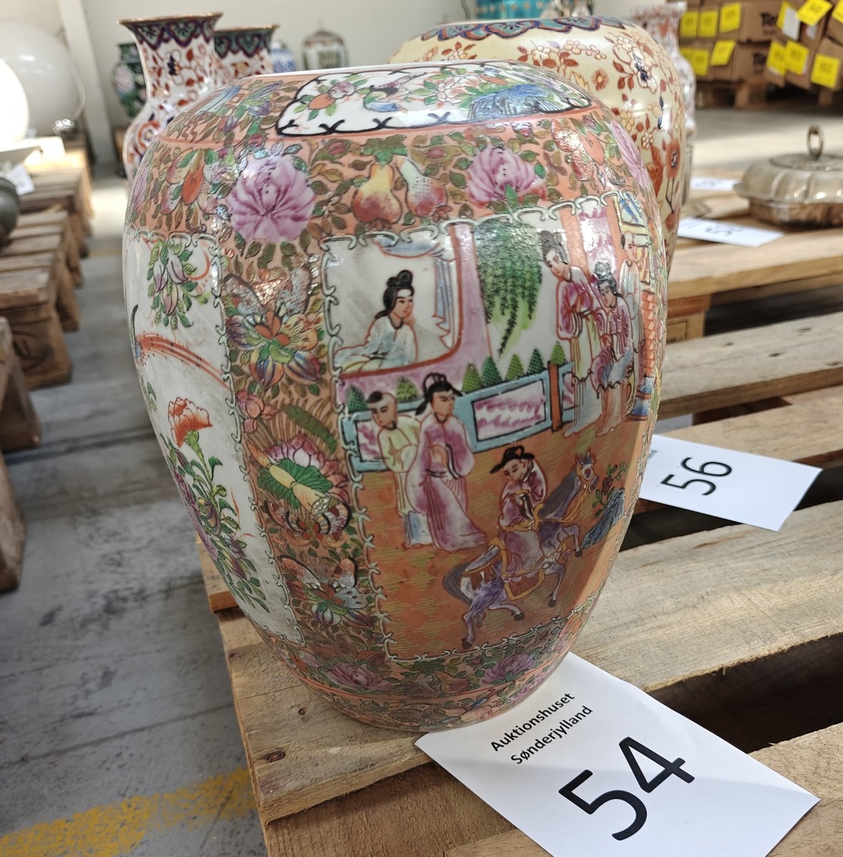 Kinesisk vase. Håndmalet. 