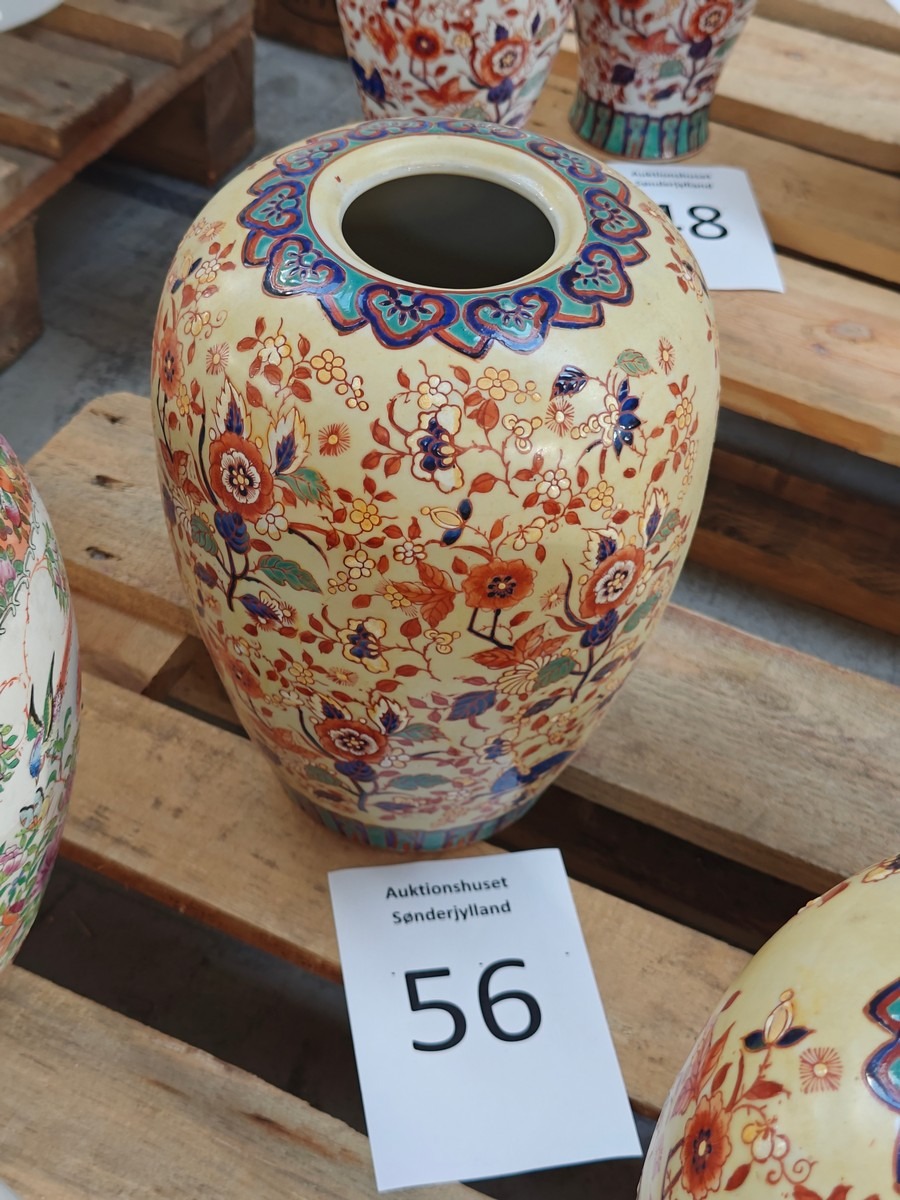 Kinesisk vase. Håndmalet.