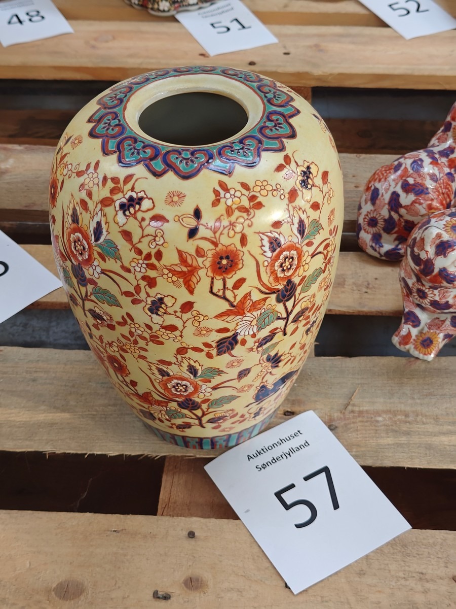 Kinesisk vase. Håndmalet. 