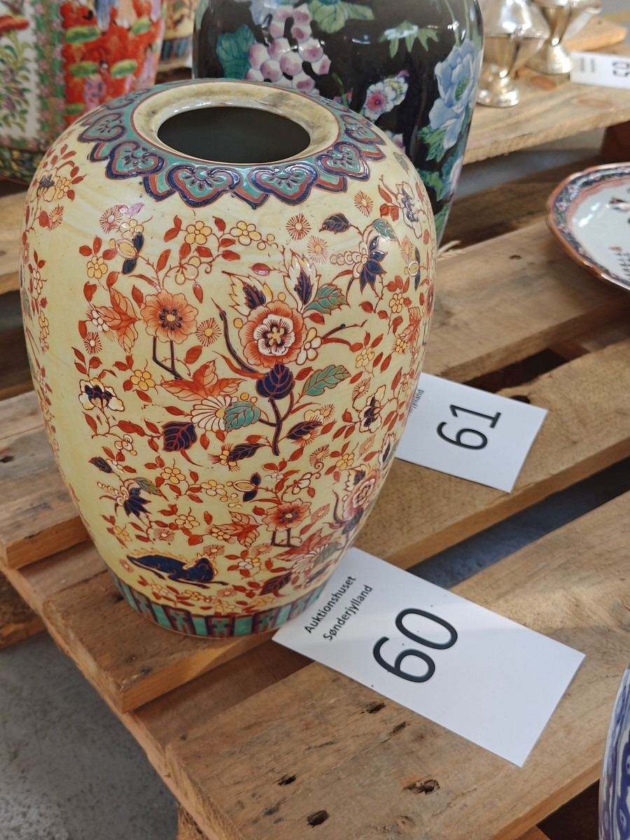 Kinesisk vase. Håndmalet. 